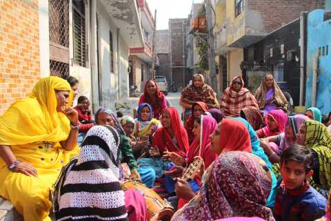 rajendra_park_women.JPG